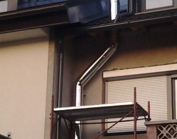 Izvedba inox dimnika na stanovanjski hiši kateri bo obdan s fasado